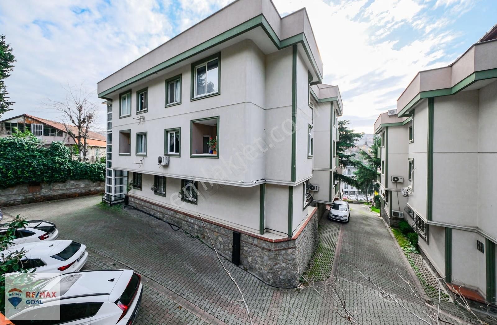 Remax Şirvan'dan Çengelköy'de Müstakil Tadında Satılık 3+1 Daire