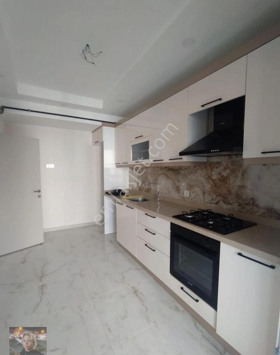 Büşra Gayrimenkulden Site İçinde Satılık Daire 2+1 Kat 2 Ebeveyin Banyolu Giyinme Odalı