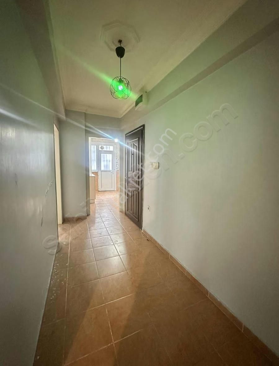 Kemalpaşa Da 2+1 Kiralık Daire Metrobüs Yanı Genç Binada - Görsel 2