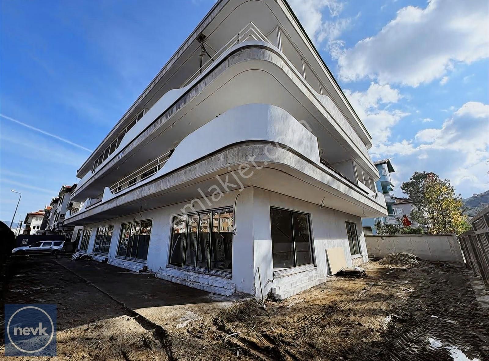 Nevk Invest'ten Merkezi Konumda Depolu Kiralık Yeni İş Yeri