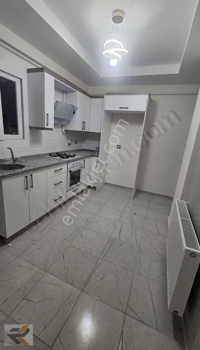 Orhangazıde Bulvar Üzeri Satlık Ful Yapılı 3+1 Kapalı Mutfak - Görsel 7