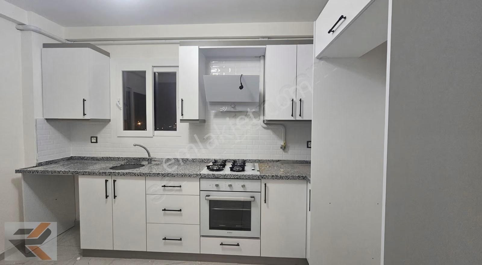 Orhangazıde Bulvar Üzeri Satlık Ful Yapılı 3+1 Kapalı Mutfak