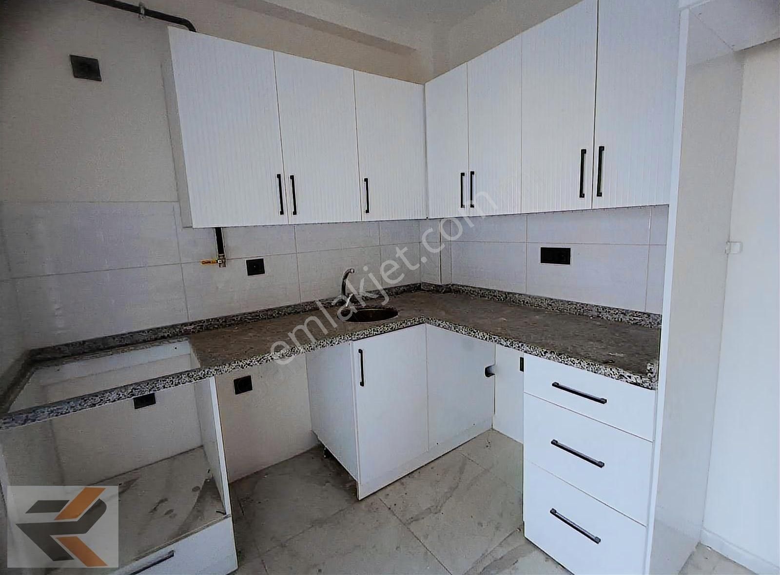 Kozan Yoluna Sıfır Geniş Oturumlu 3+1 Daire