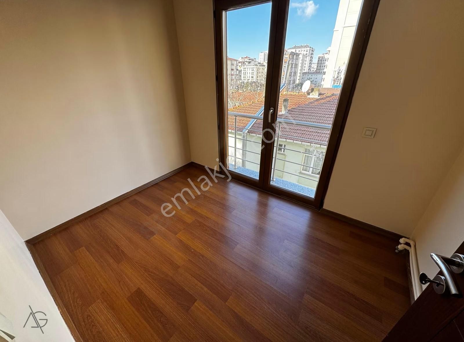 Erenköy Etemefendi'de 13 Yıllık 95m2 2+1 Balkonlu Satılık Boş - Görsel 4