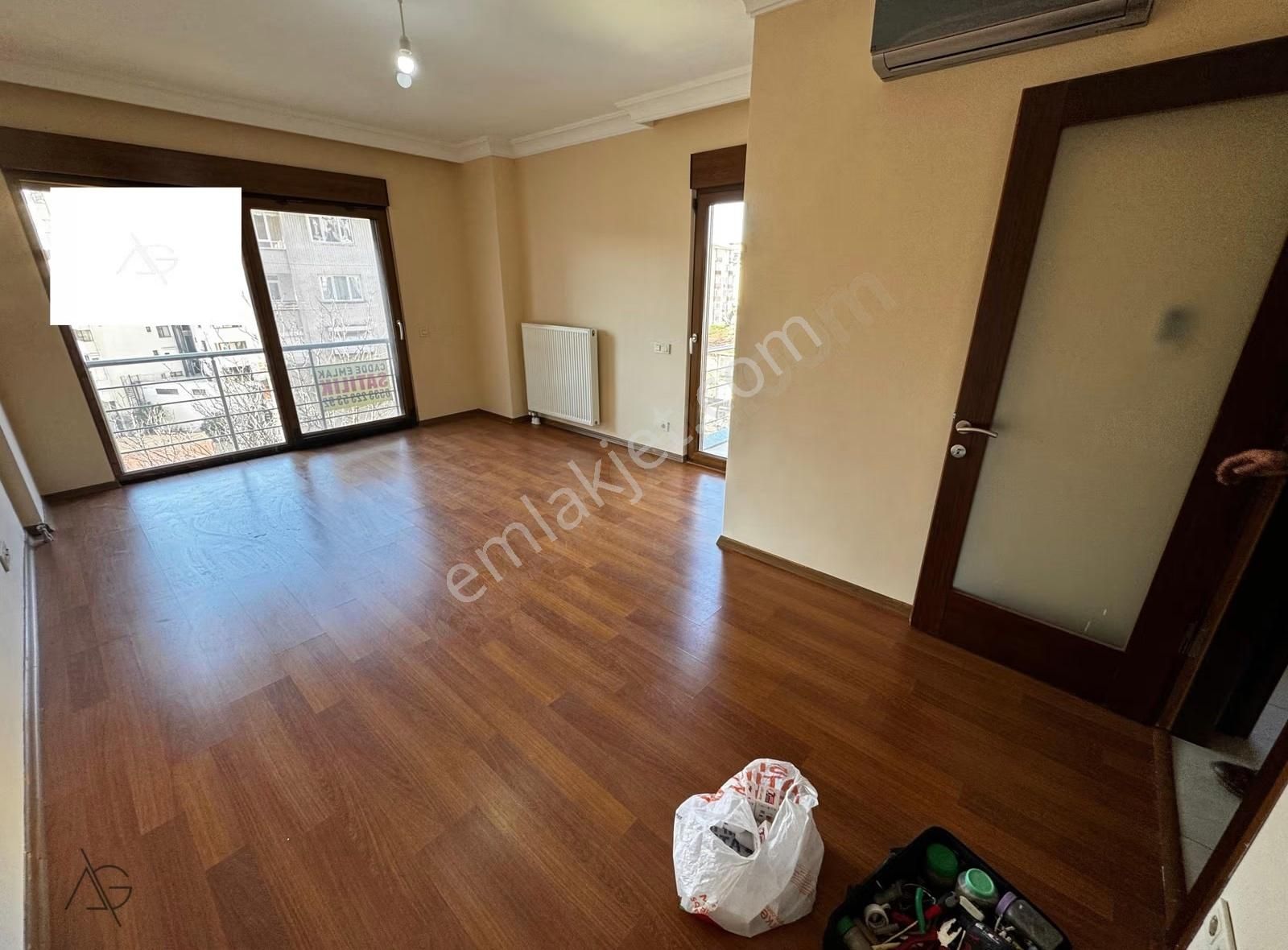 Erenköy Etemefendi'de 13 Yıllık 95m2 2+1 Balkonlu Satılık Boş - Görsel 16