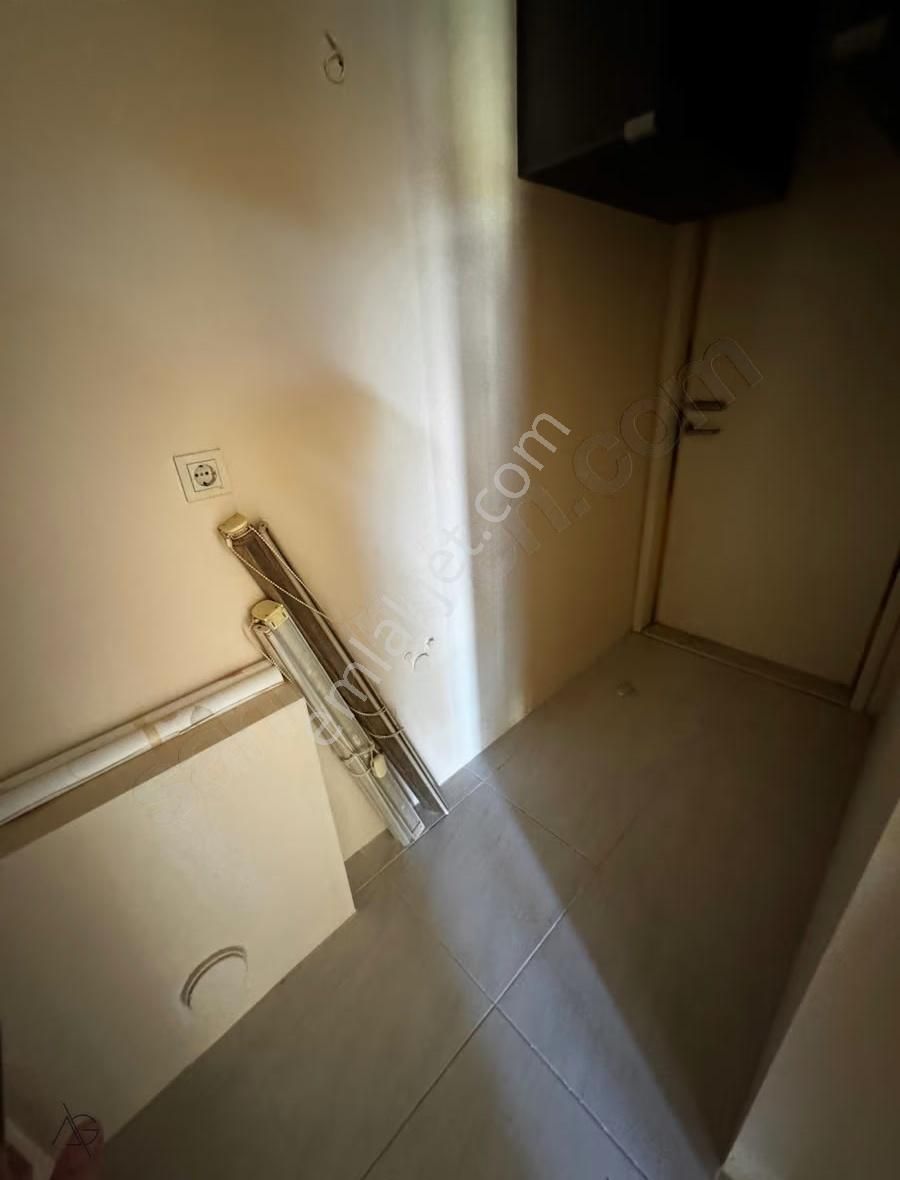 Erenköy Etemefendi'de 13 Yıllık 95m2 2+1 Balkonlu Satılık Boş - Görsel 7