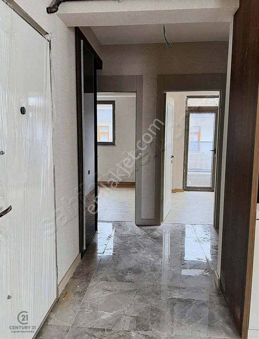 Bahçelievler'de Göl Manzaralı Sıfır 2+1 Satılık Daire - Görsel 2