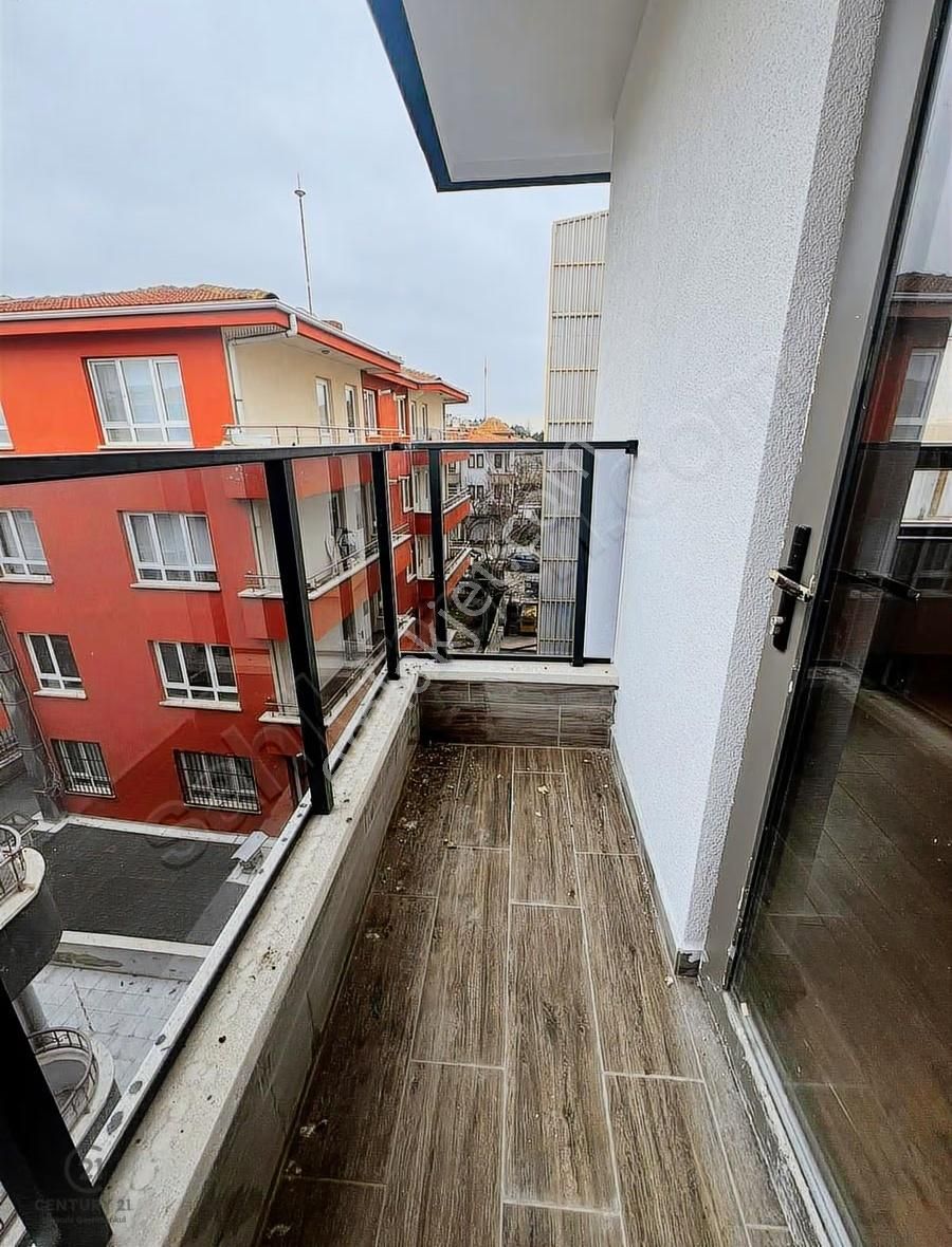 Bahçelievler'de Göl Manzaralı Sıfır 2+1 Satılık Daire - Görsel 6