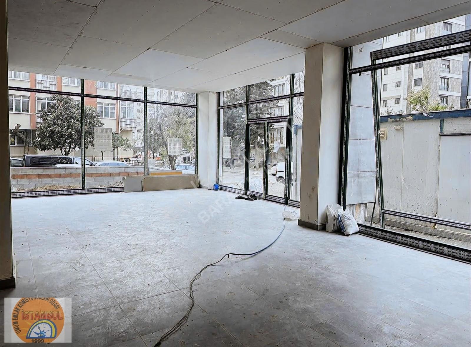 Erenköyde Yeni Binada Kurumsala Kiralık Köşebaşı Dükkan - Görsel 2