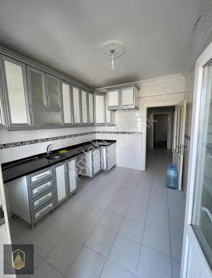 Toprak Gayrimenkul'den İstasyon Mah. 3+2 220 M2 Ana Cadde Dublex