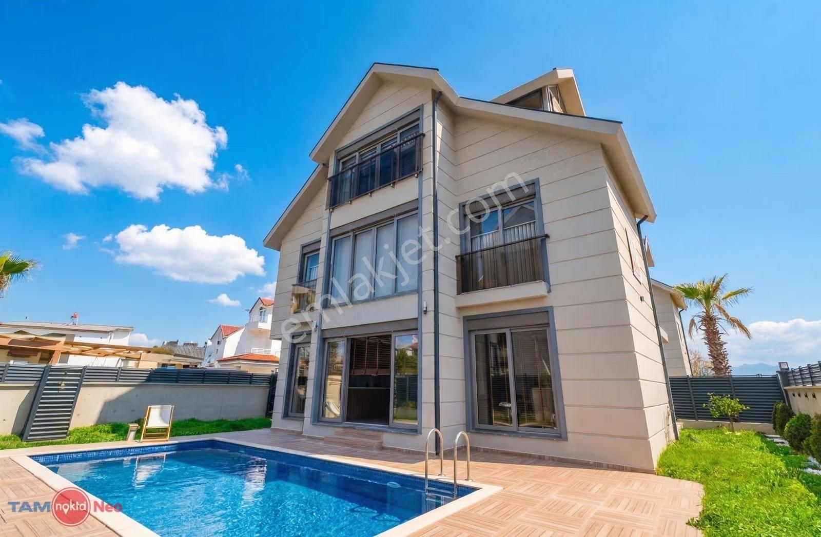 Antalya Kadriye'de Eşyalı Özel Havuzlu Lüks 3+1 Villa