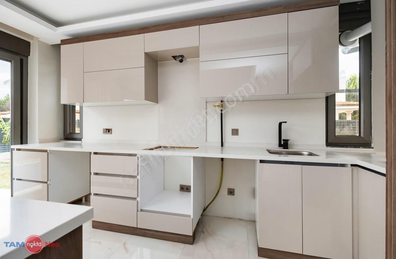 Antalya Kadriye'de Özel Havuzlu Lüks 3+1 Villa - Görsel 4