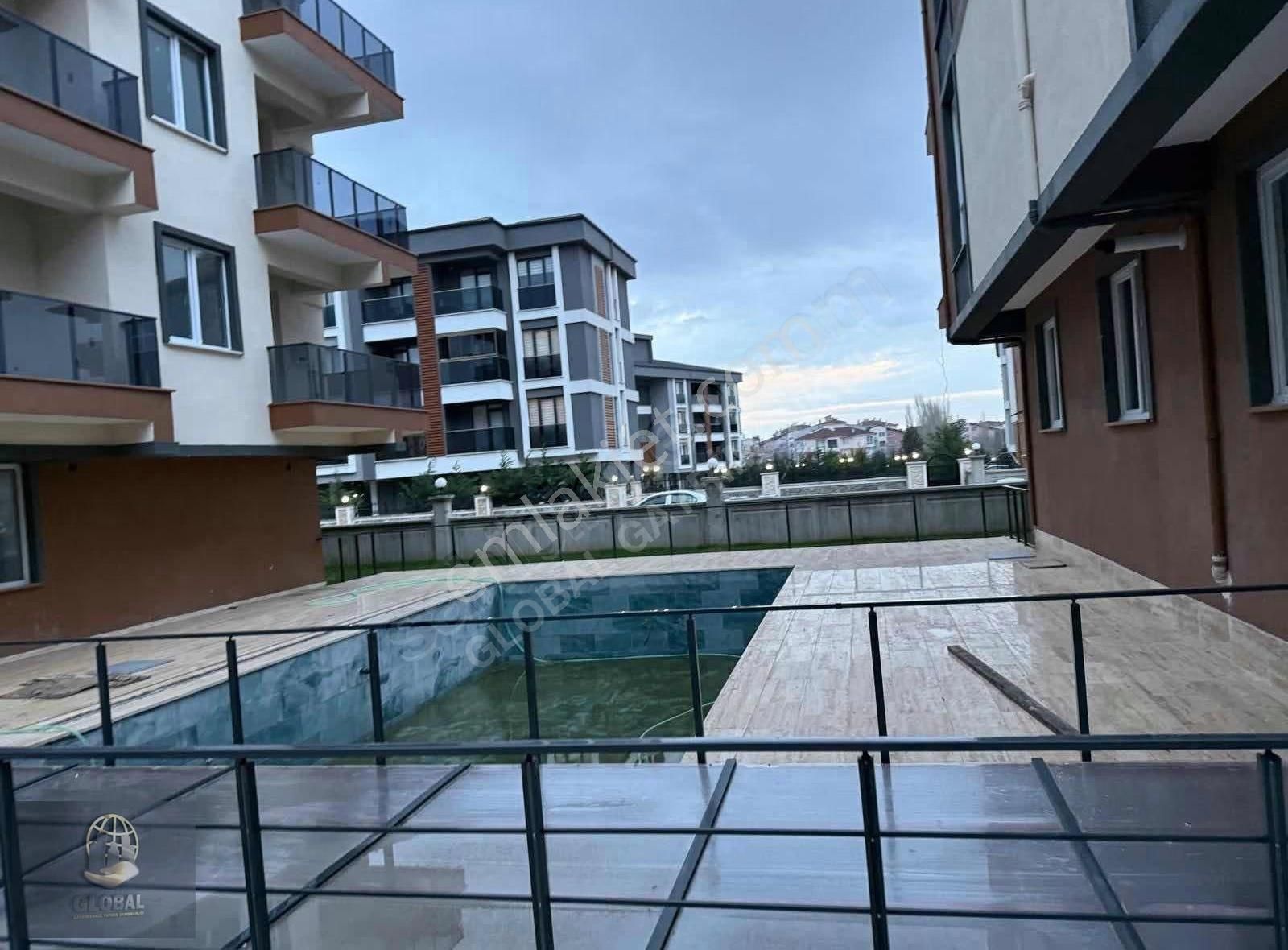 Acill Kervancı Bölgesi Havuzlu Siteiçi Arakat Ferah Plan 1+1 !!