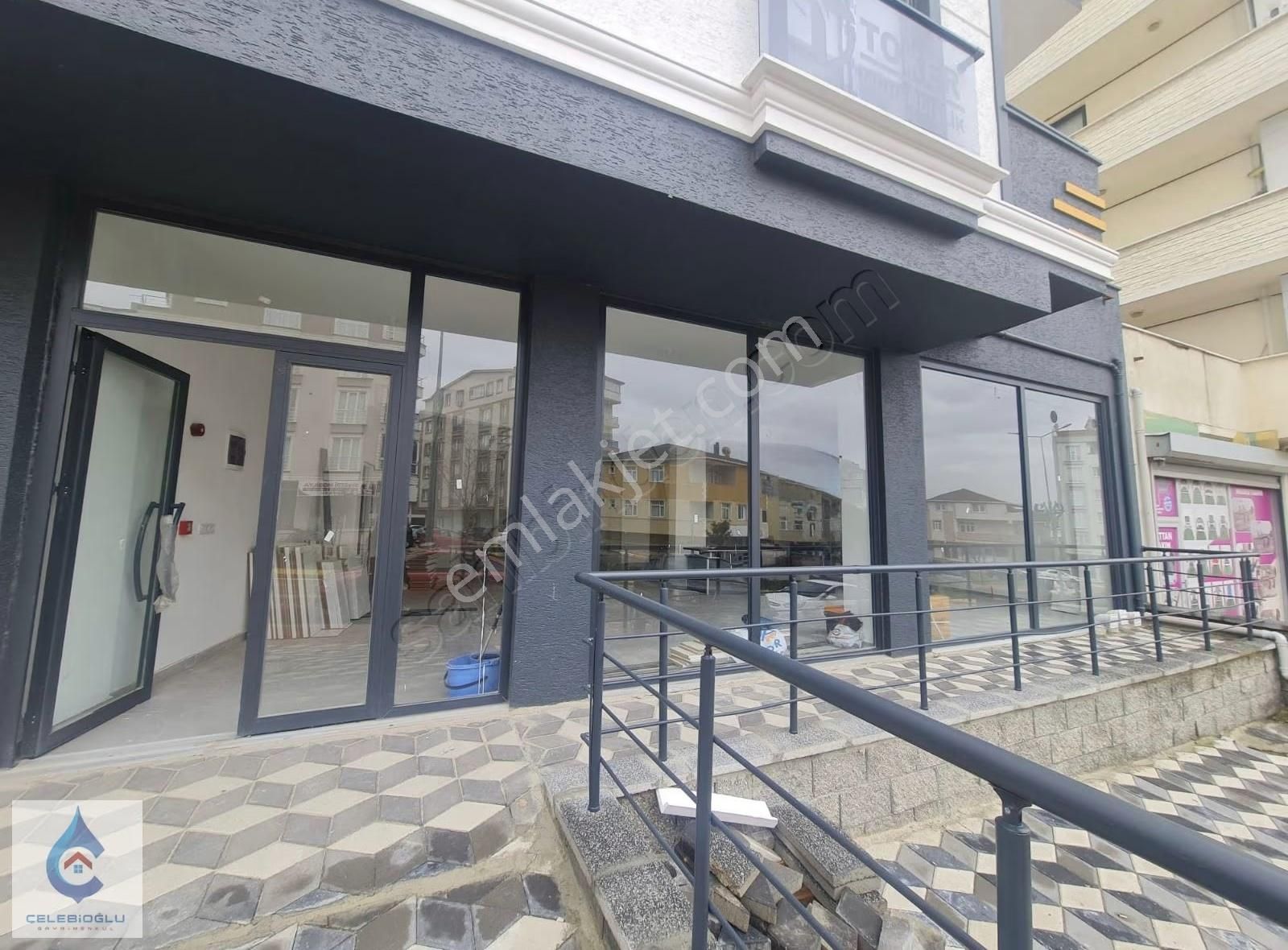 Çayırova Atatürk Mh.cadde Üstü 300 M Kiralık Dükkan