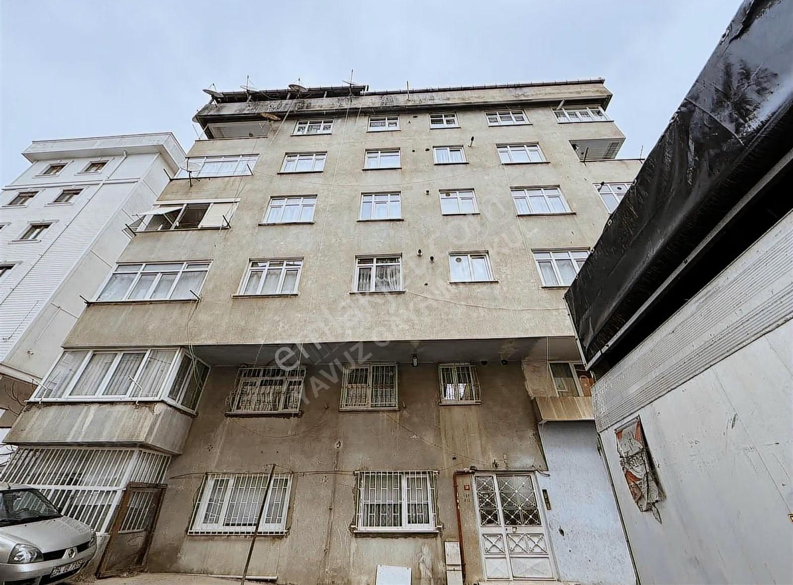 Pendik Esenyalı'da Ful Eşyalı Masrafsız Geniş 3+1 Fırsat Daire