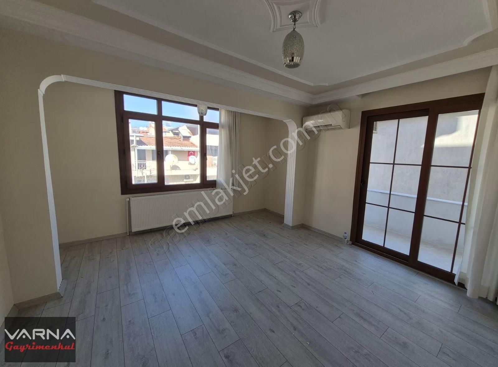 Gaziemir Sarnıç 3+1 Doğalgazlı Klimali Ferah Geniş Daire