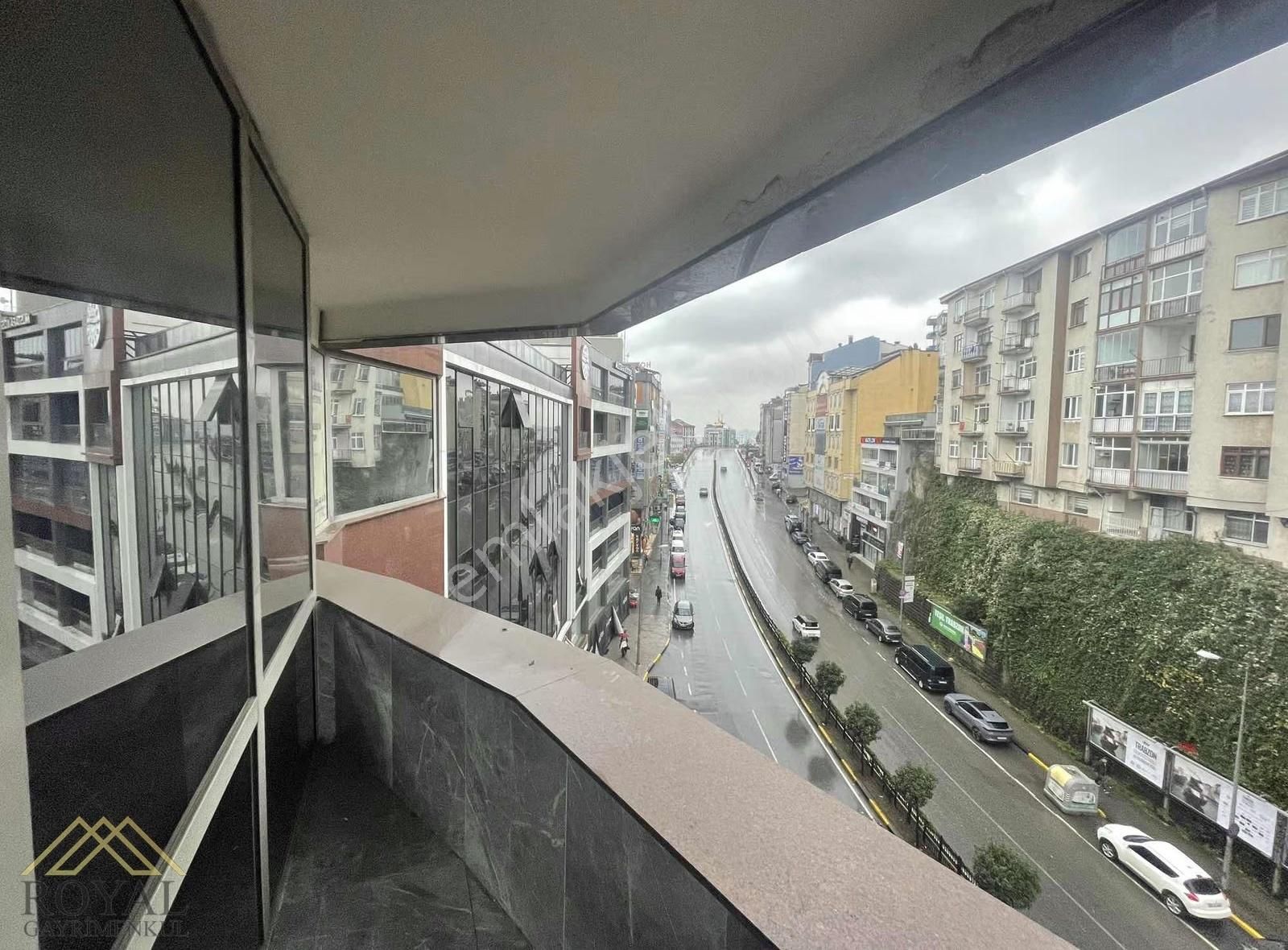 Meydanda Kiralık Ofis