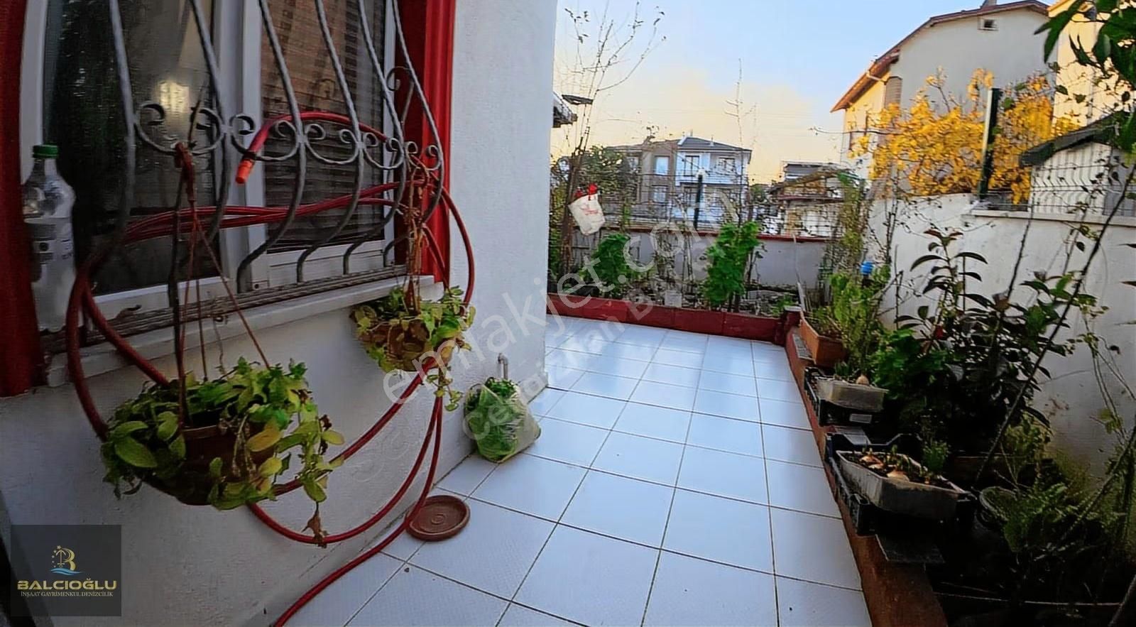 Balcıoğlundan Satılık Merkez Plajda Uygn Genş Bahçeli 2+1 Daire - Görsel 24