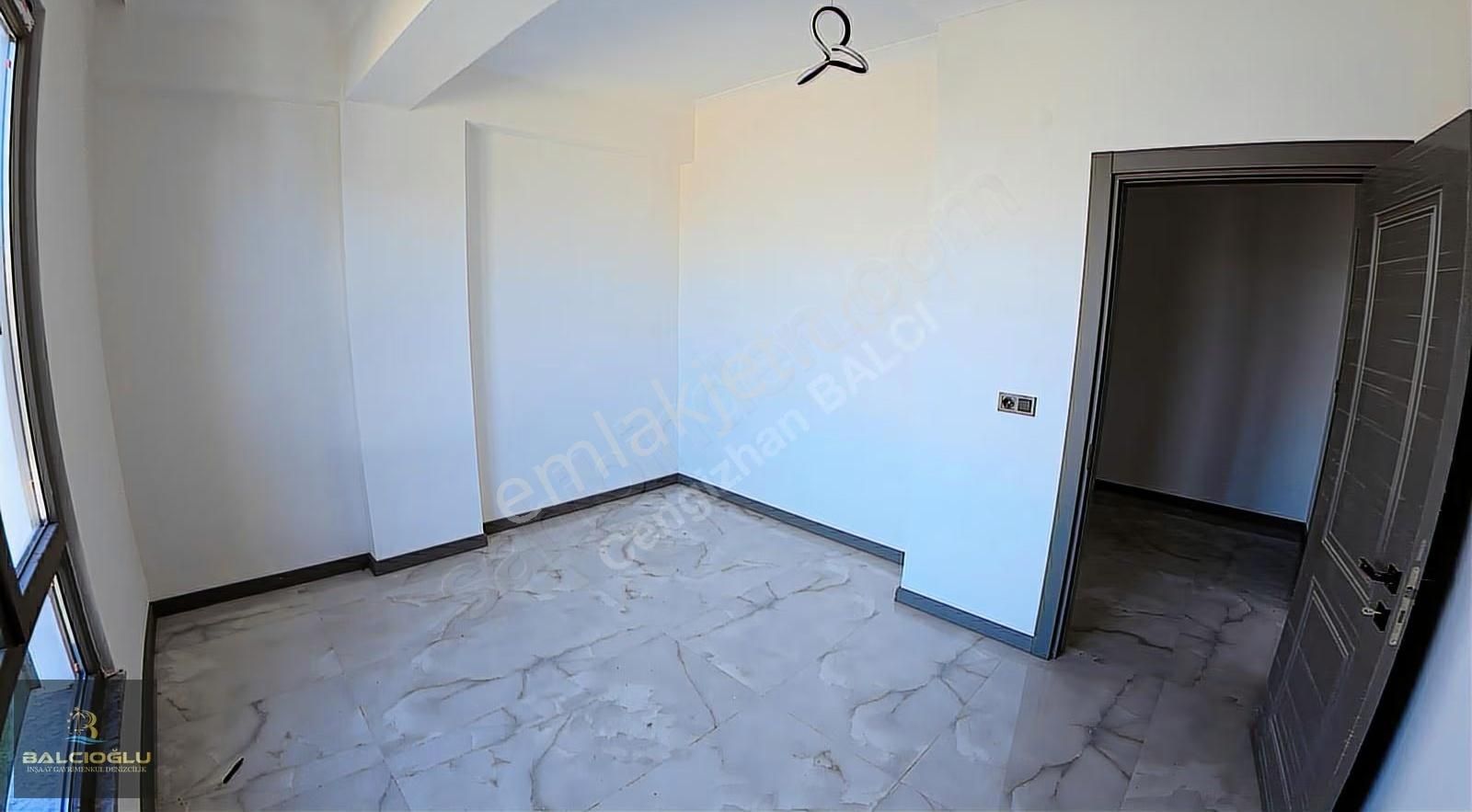 Balcıoğlundan Satılık Denize 50 Mt. Havuzlu Bahçeli Lüx Triblex - Görsel 7