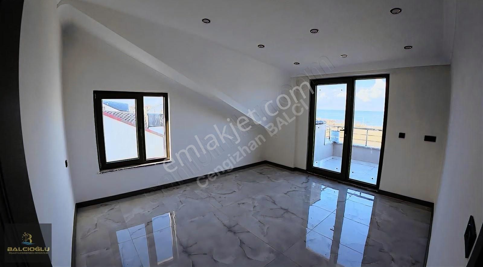 Balcıoğlundan Satılık Denize 50 Mt. Havuzlu Bahçeli Lüx Triblex - Görsel 17
