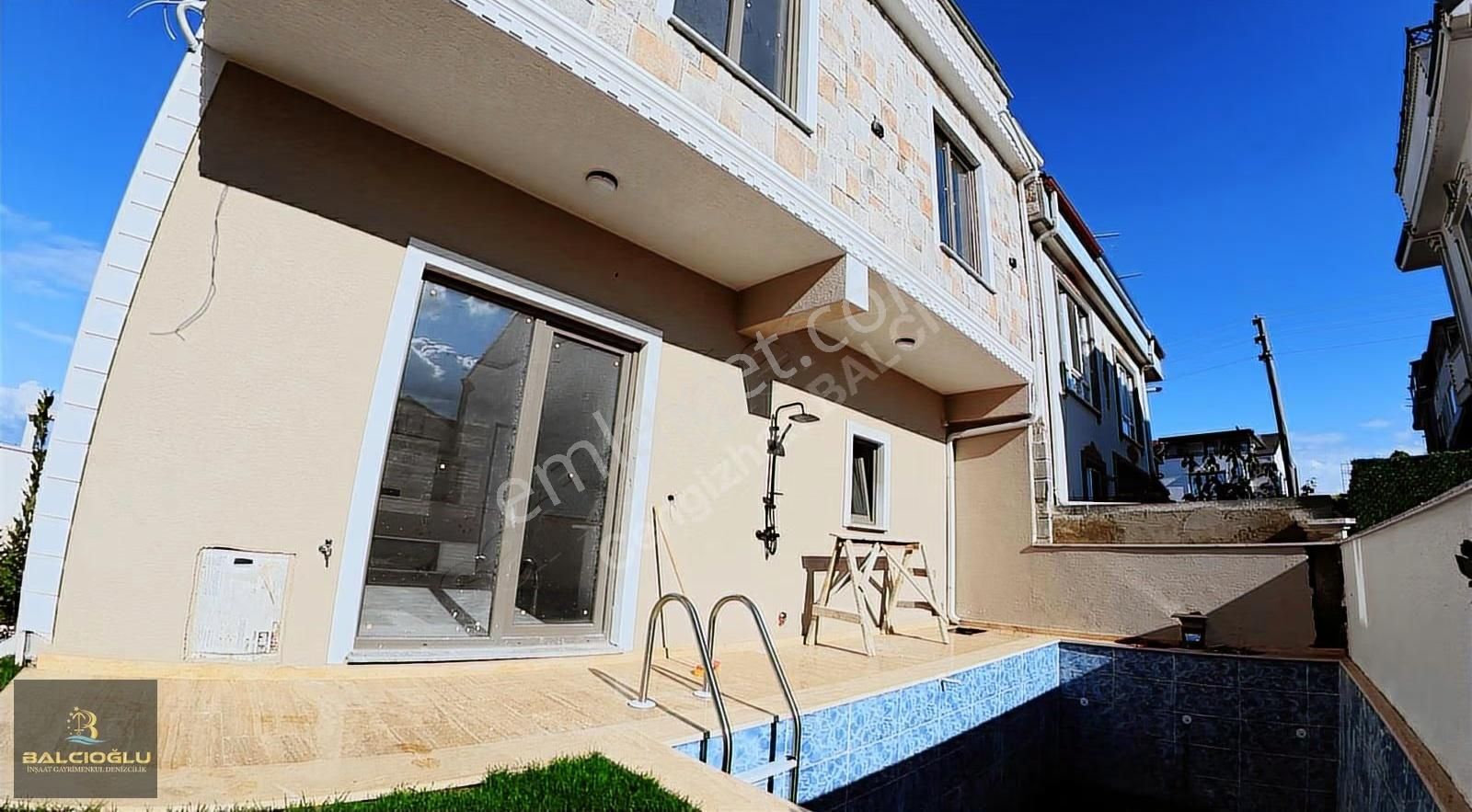 Balcıoğlundan Satılık Denize 50 Mt. Havuzlu Bahçeli Lüx Triblex - Görsel 28