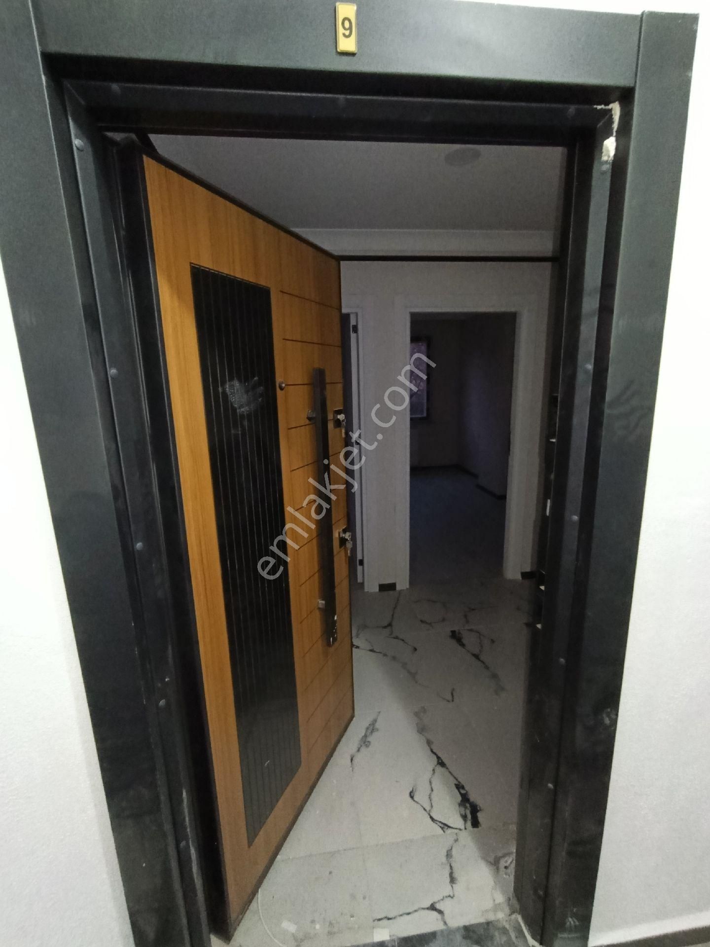 1.79 Krediyle Arnavutköy Haraççı Karlıbayırda Satılık 2+1 Ara Kat Daire