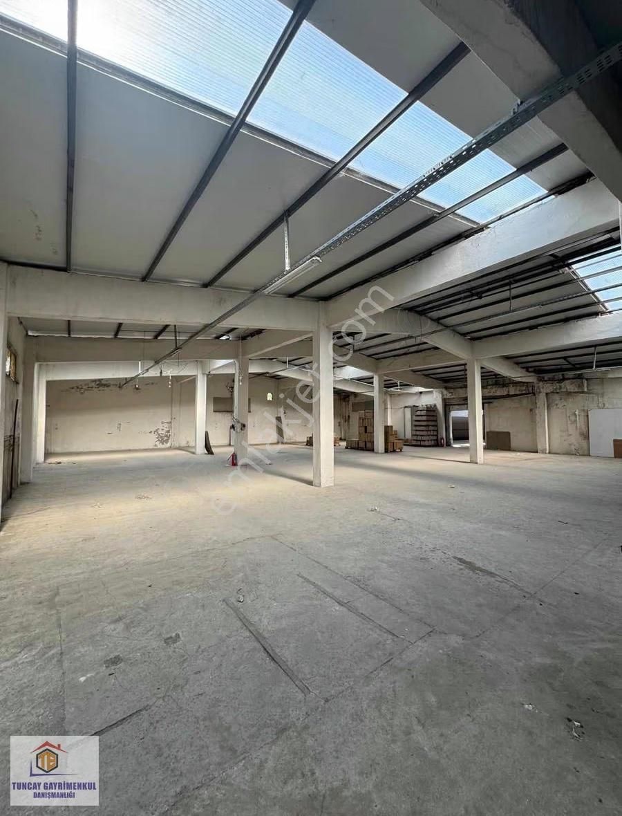 Yenibosna"da Ofisli 1900 M2 Kiralık Depo İmalat Atölye Vb Uygun