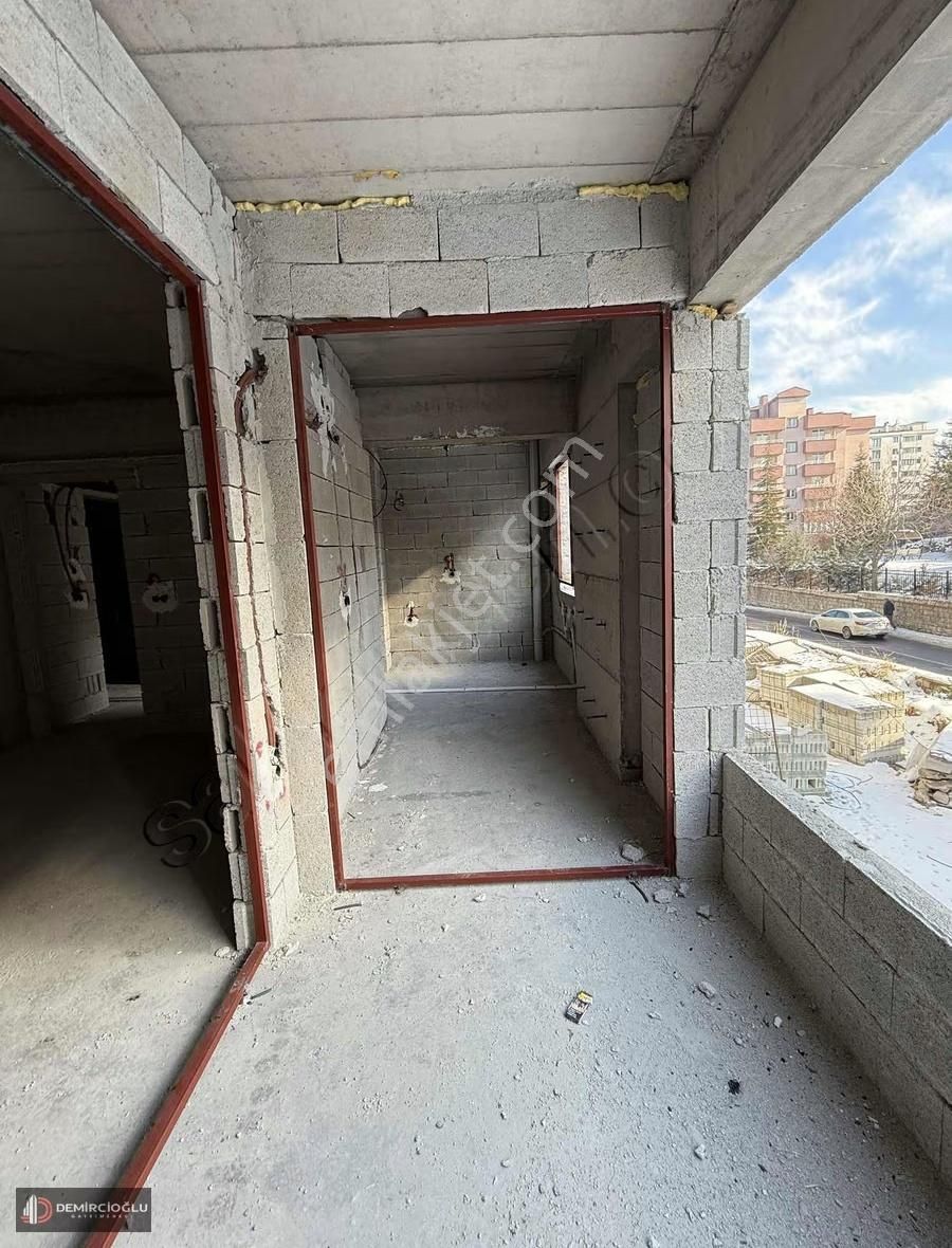 Yenidoğan'da // 8. Ay Teslim // Harika Konumlu // 2,5+1 // Daire - Görsel 5