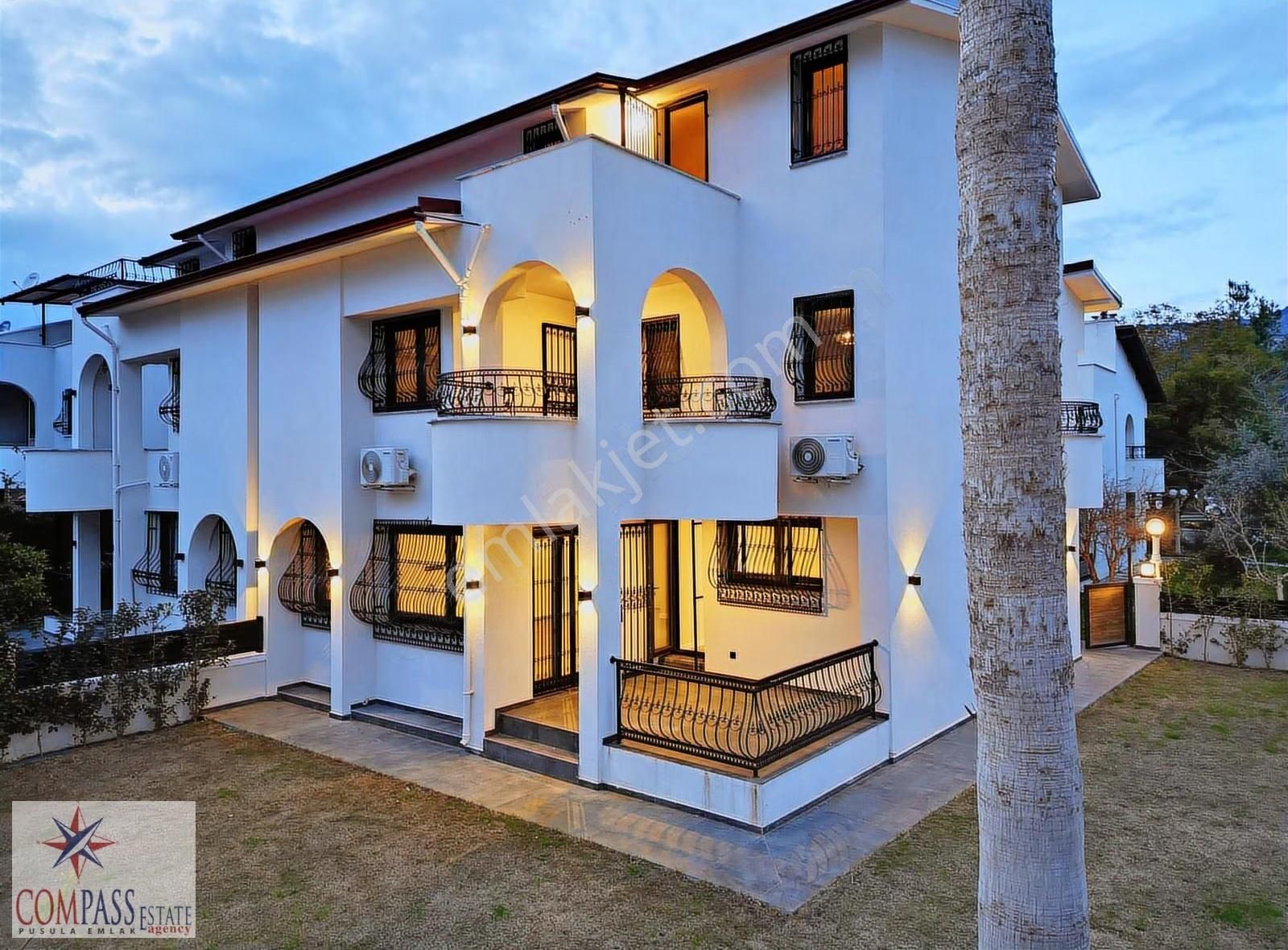 Marmaris Armutalan'da Satılık Bahçeli 4+1 Müstakil Harika Villa