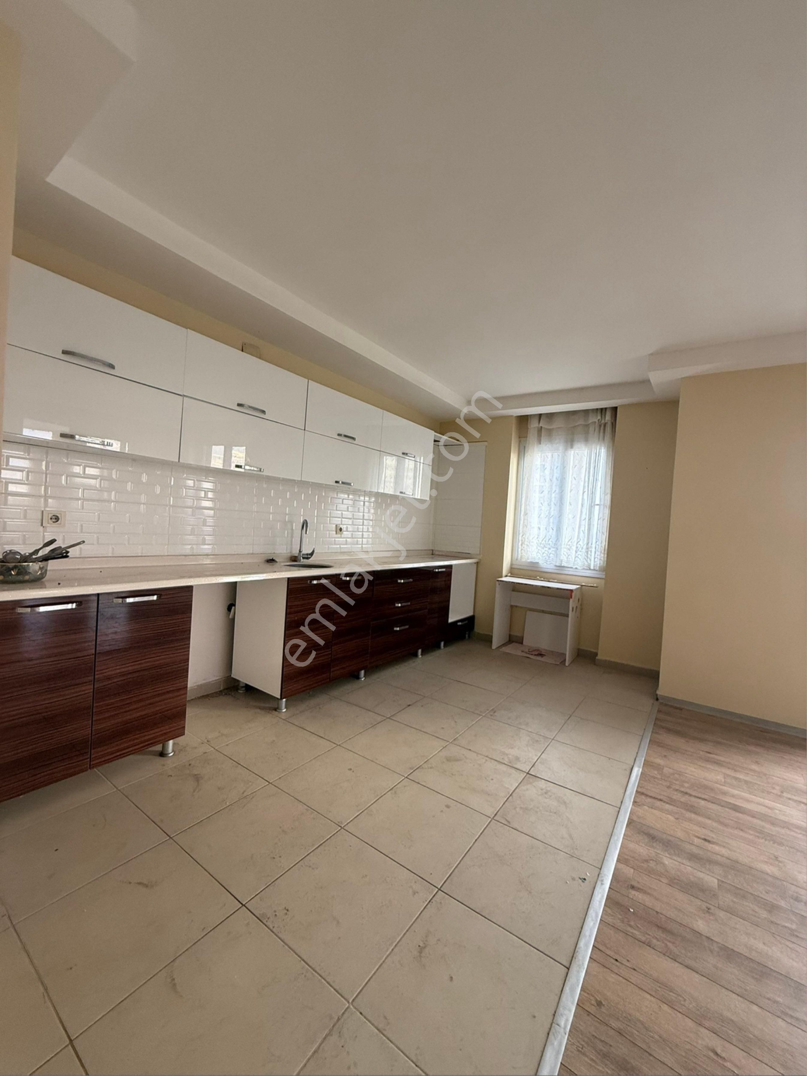 Prestijli Sitede, Havuzlu Ve 7/24 Güvenlikli Geniş 4+1 Kiralık Daire