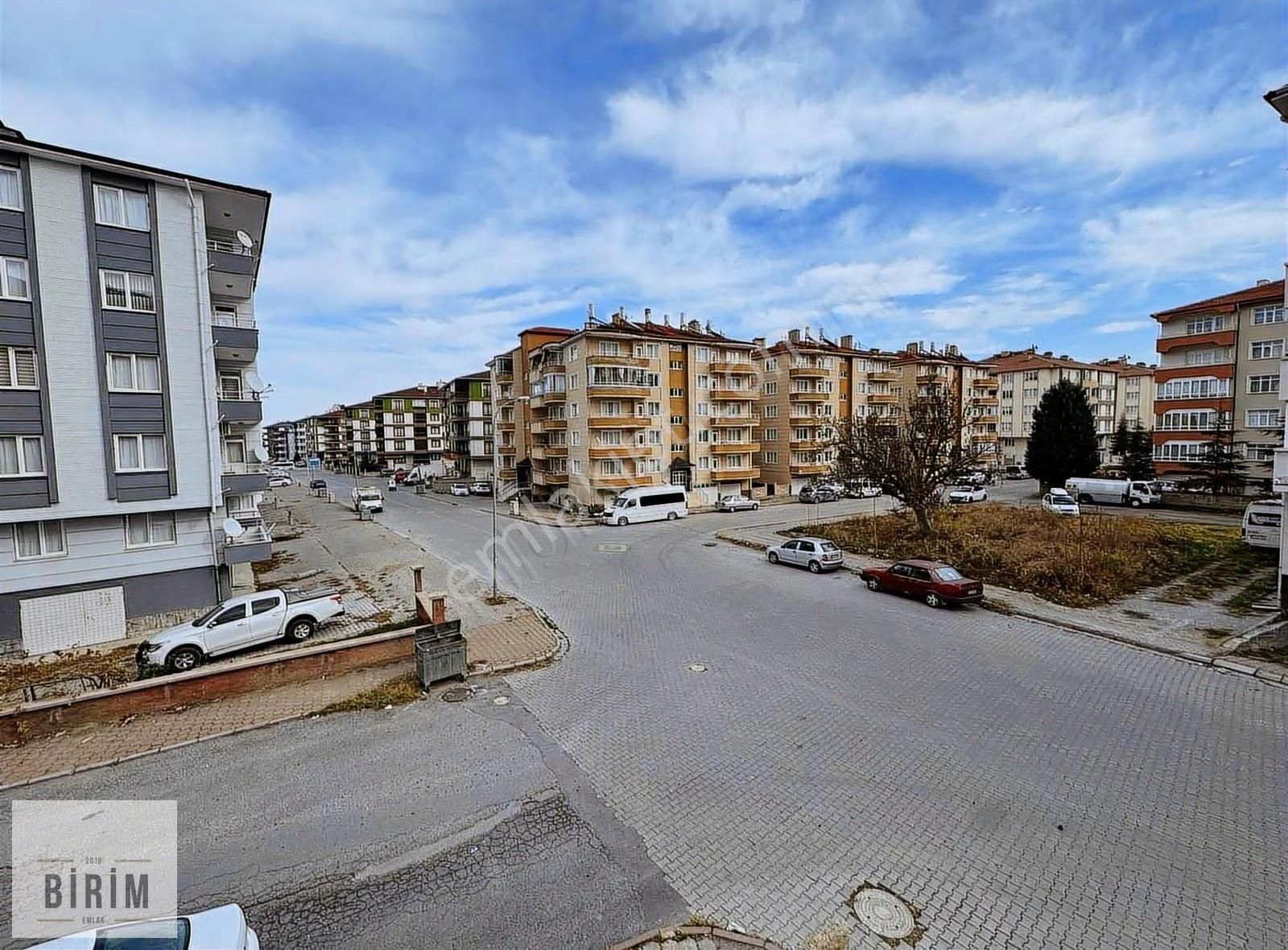 Birim Satıyor Yarenler Mah Köşe Cadde Cepheli Arakat Bakımlı