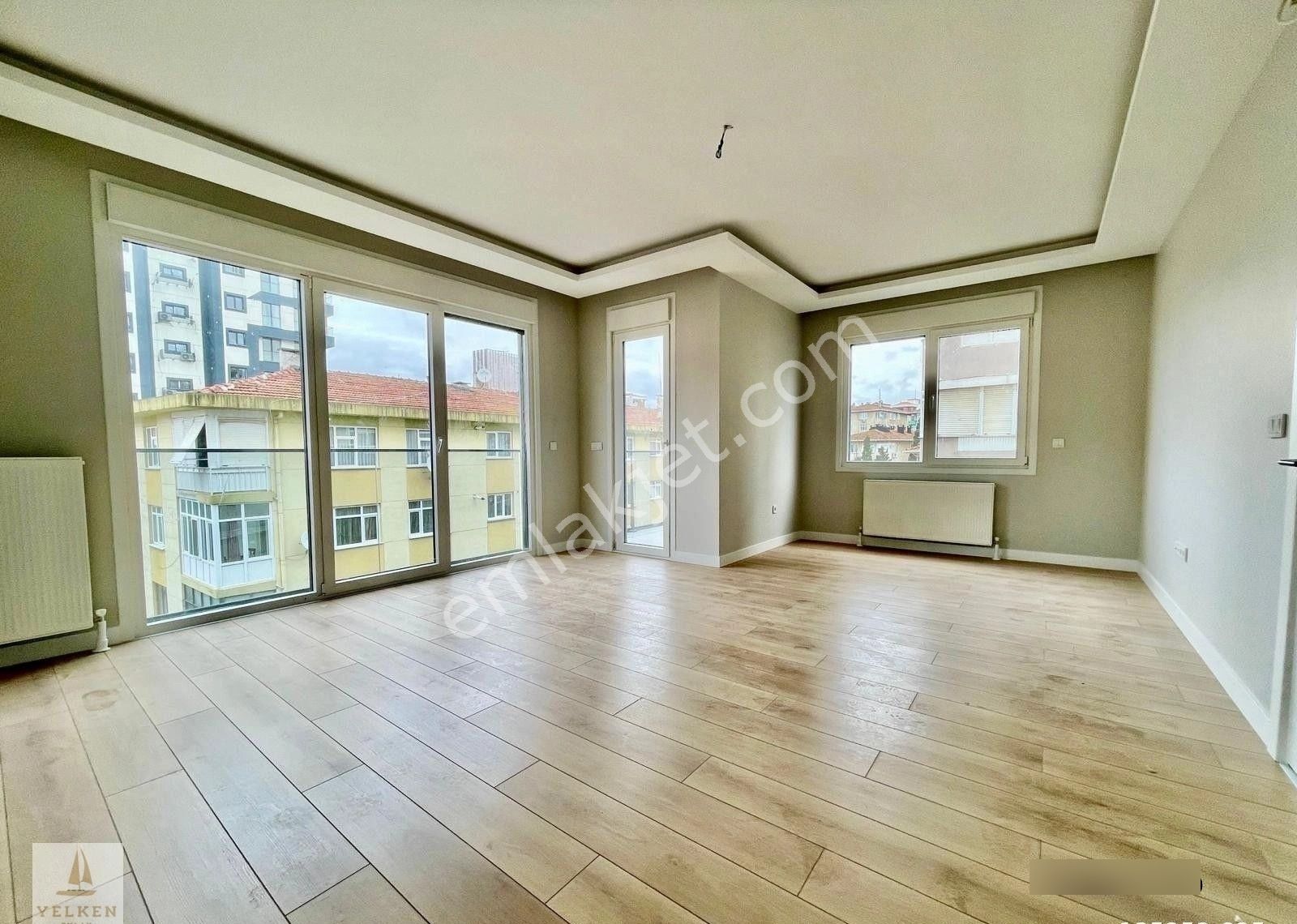 Erenköy'de Minibüse 2.binada Ebeveynli Balkonlu Sıfır