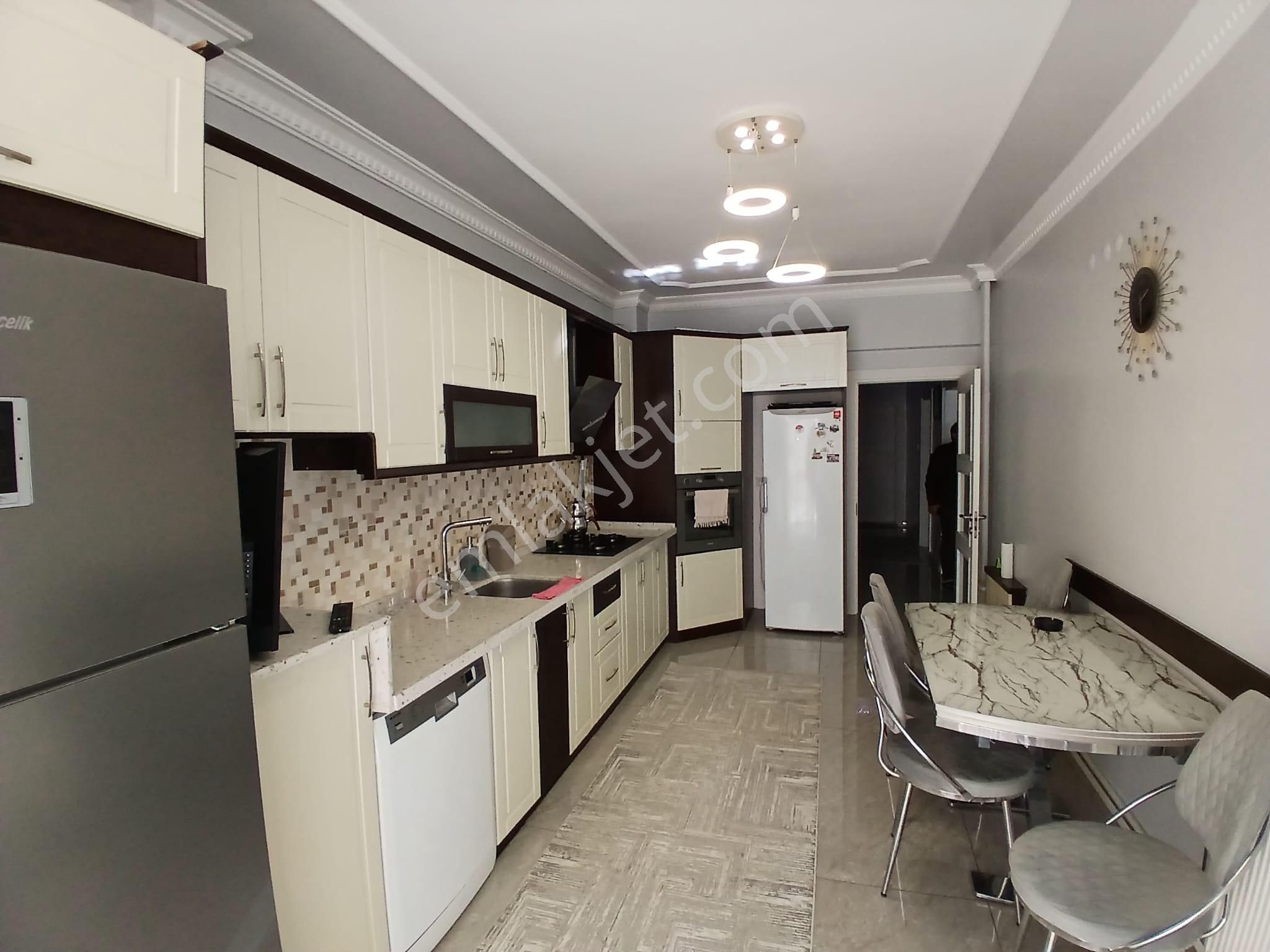 Akçay Emlak'tan Akşehir Yarenler Mahallesi Doğpa Market Karşısı Asansörlü Ara Kat Satılık 3+1 Daire