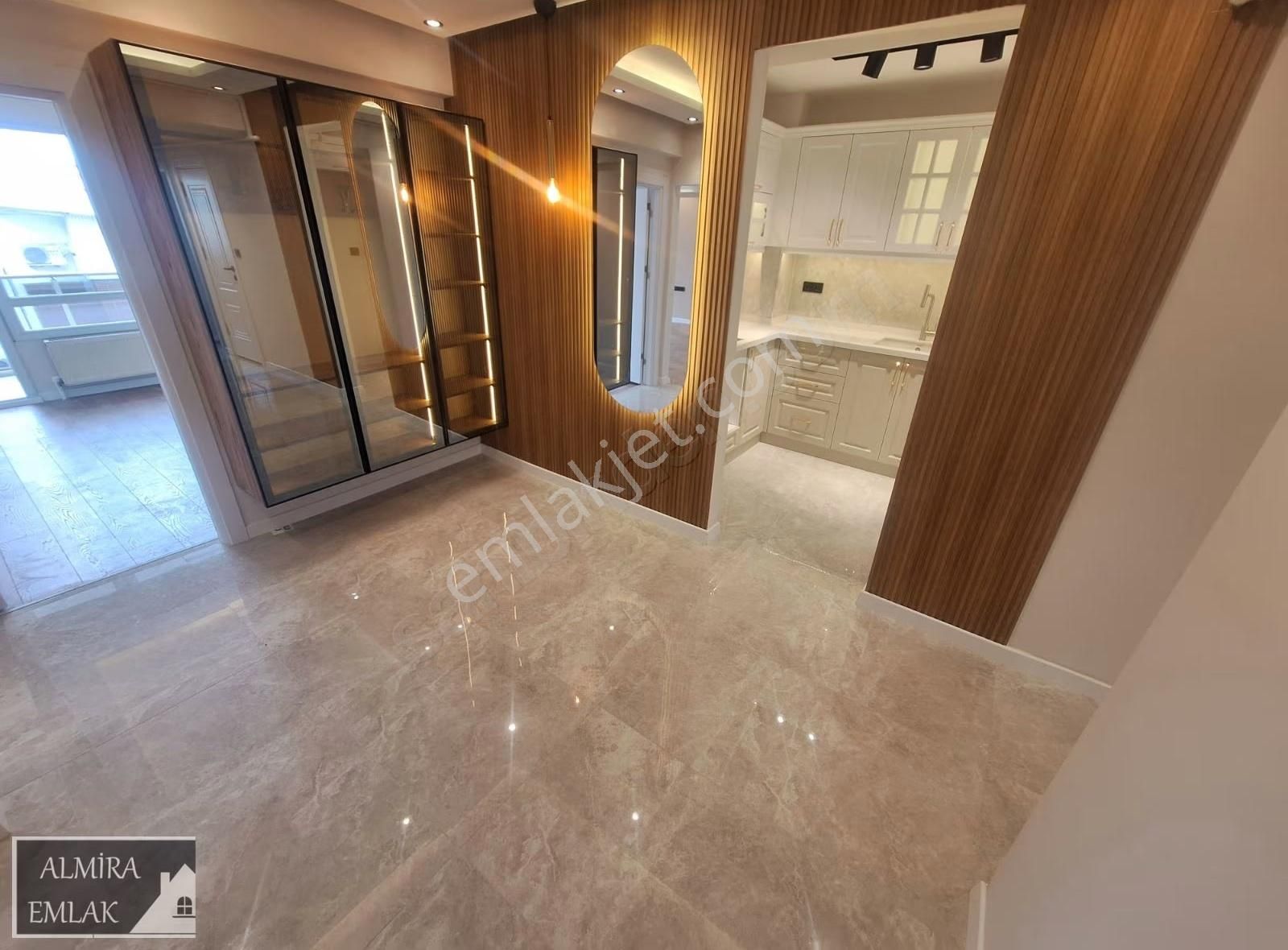 Balçova Ata Cadde Üzeri Asansörlü Doğalgazlı 3+1 Satılık Daire