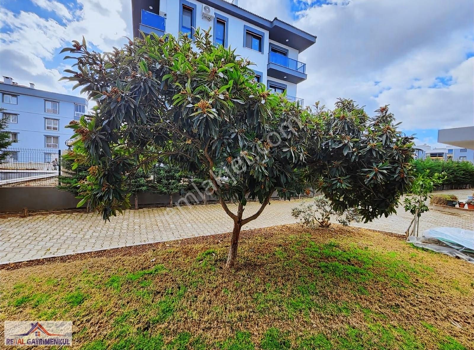 Real'den Altıntepe'de Site İçinde Ebeveyn Banyolu 3+1 Daire