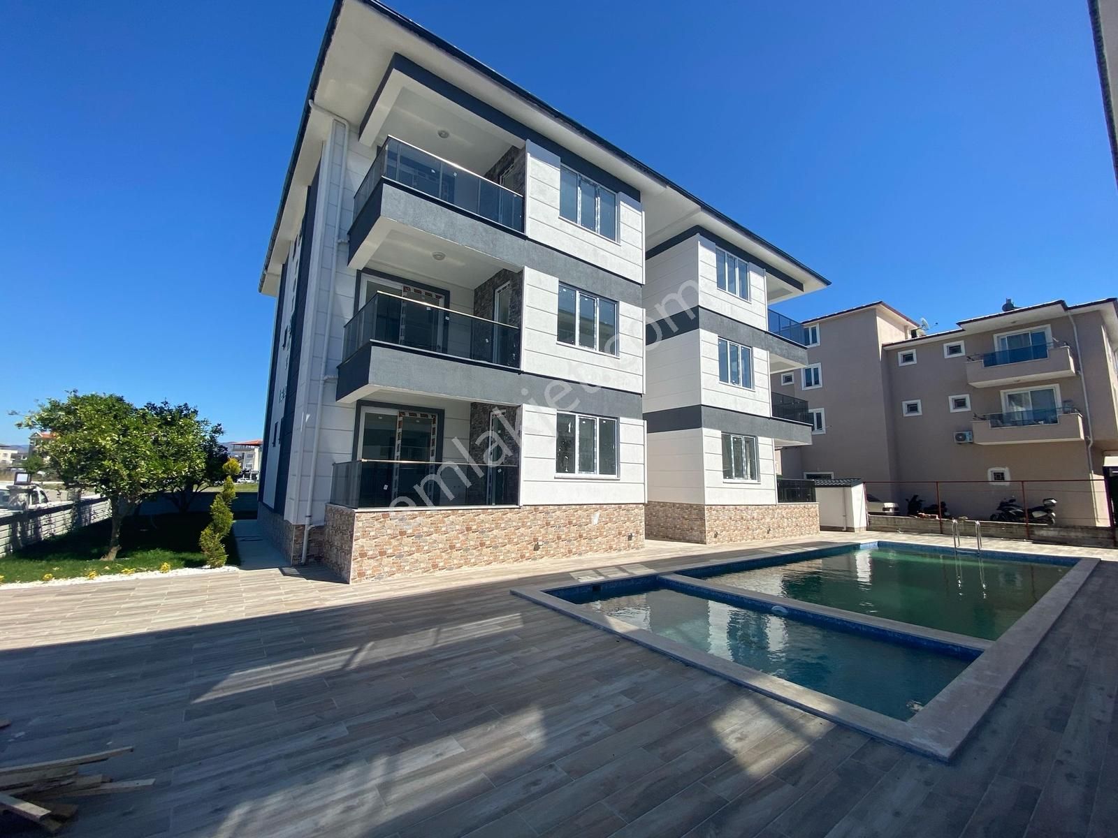 Dalaman Merkezde Havuzlu Sitede 1+1 Daire - Görsel 11