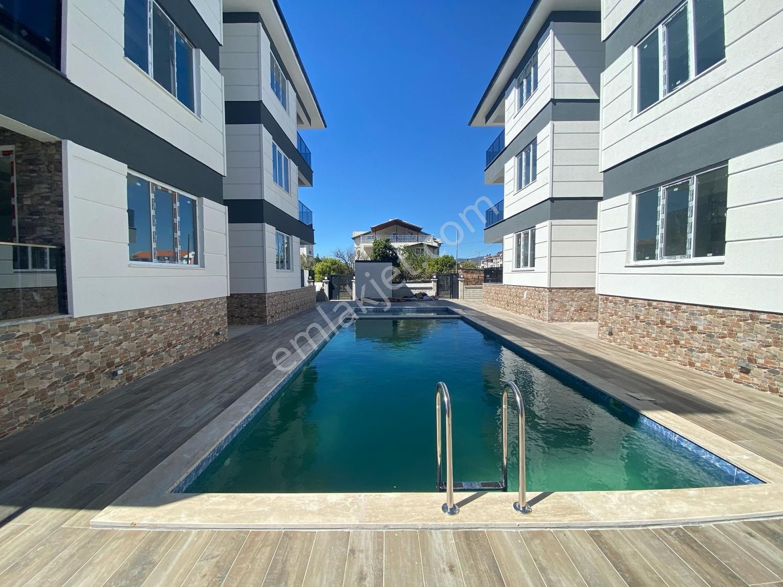 Dalaman Merkezde Havuzlu Sitede 1+1 Daire - Görsel 2