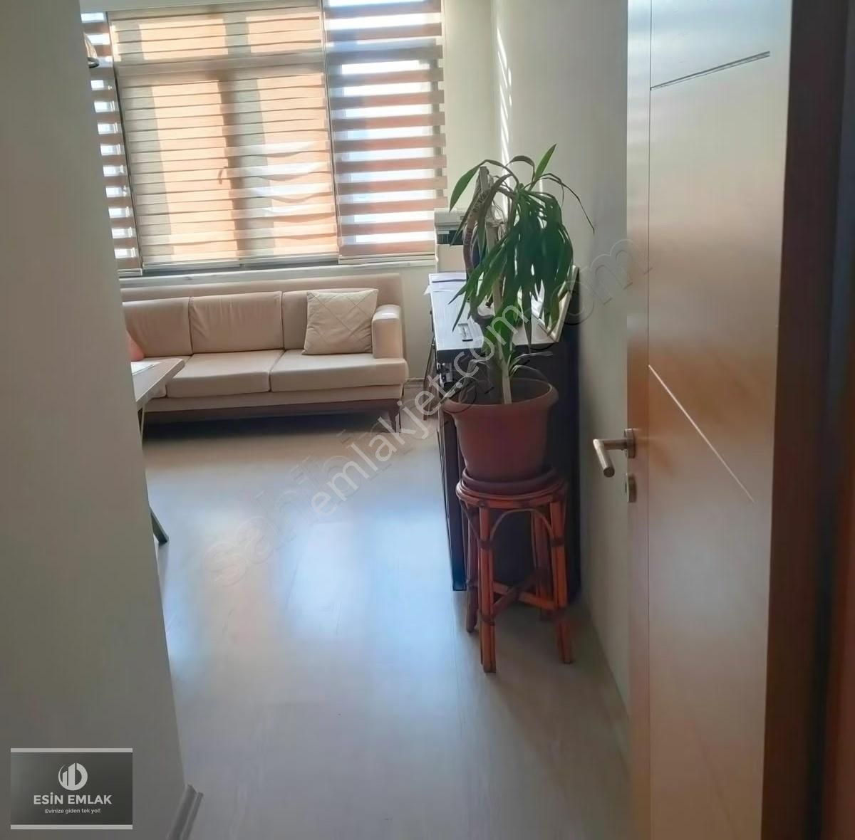 Cevizli Mah Adliyeye Yakın Ferah Balkonlu 2+1 Satılık Daire - Görsel 3