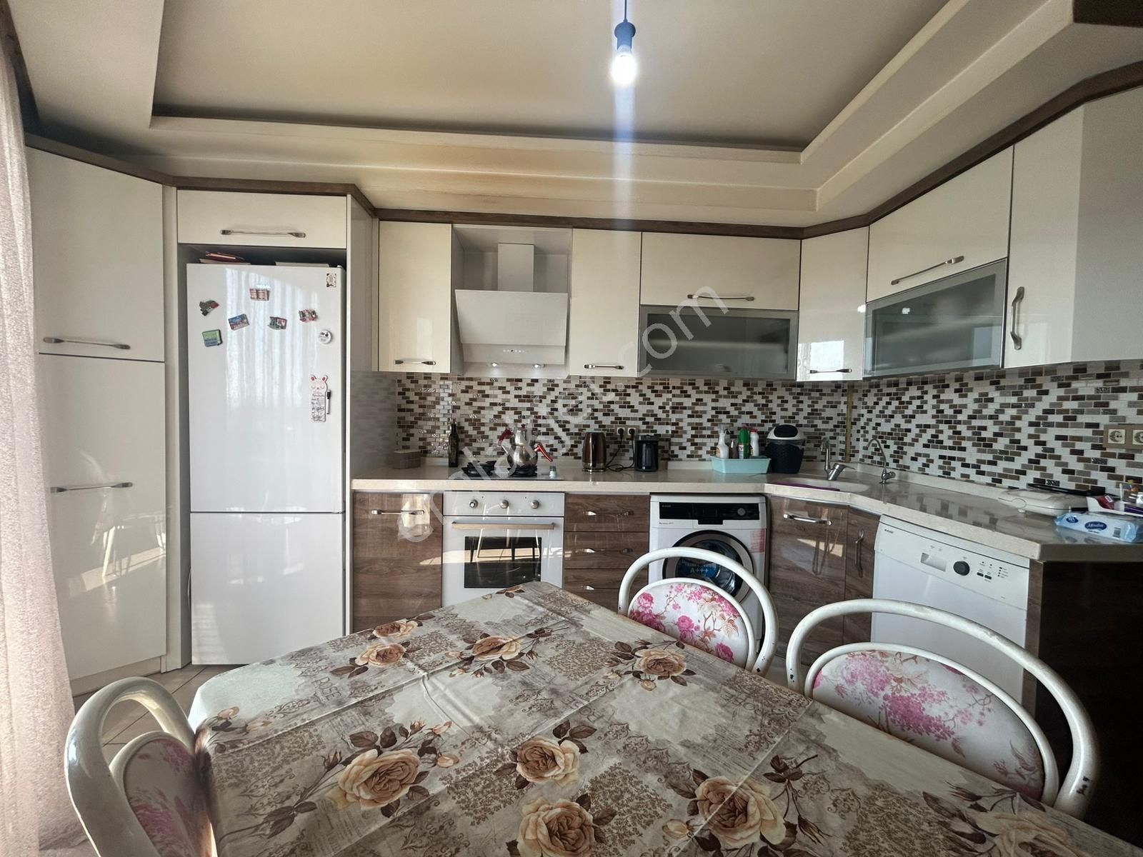 Yükselden Kadıköyde Ebeveyn Banyolu Ayrı Mutfaklı Şık 2+1 Daire