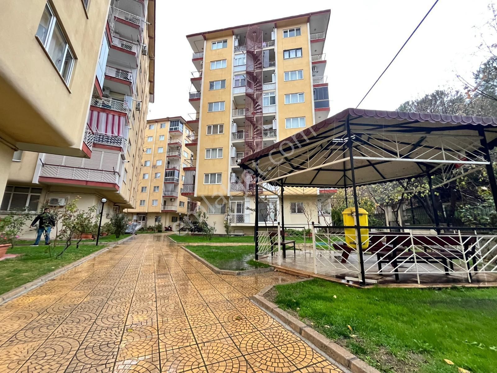 Sesli’den 2. Anafartalar Mahallesinde 3+1 Site İçerisinde Ara Kat Daire Fırsatı