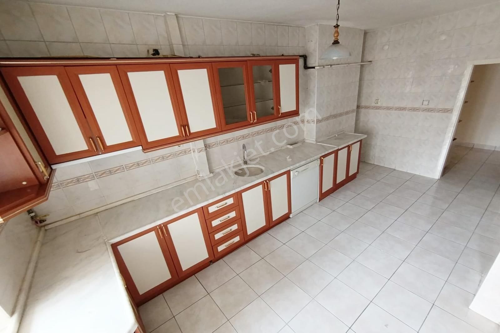 Ufuk Özdemir'den Gazino Ve Metro Yakını 3+1 Daire 1 Kat