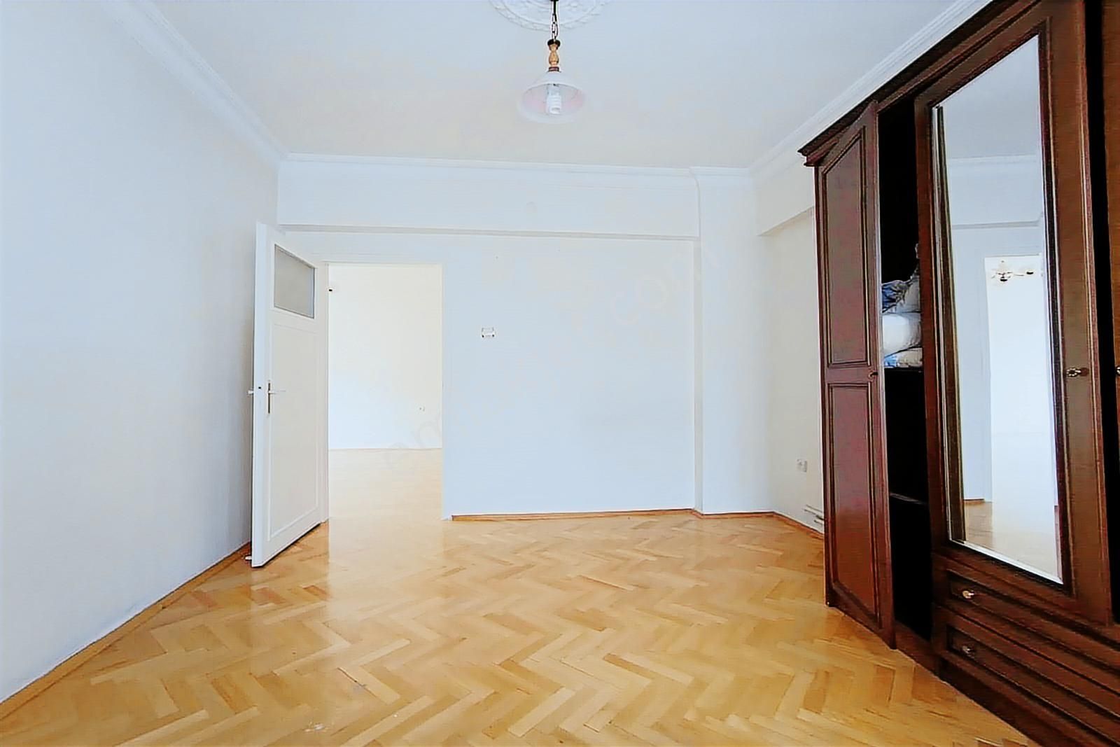 Ufuk Özdemir'den Gazino Ve Metro Yakını 3+1 Daire 1 Kat - Görsel 10