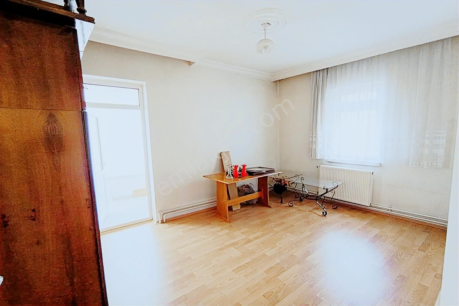 Ufuk Özdemir'den Gazino Ve Metro Yakını 3+1 Daire 1 Kat - Görsel 5