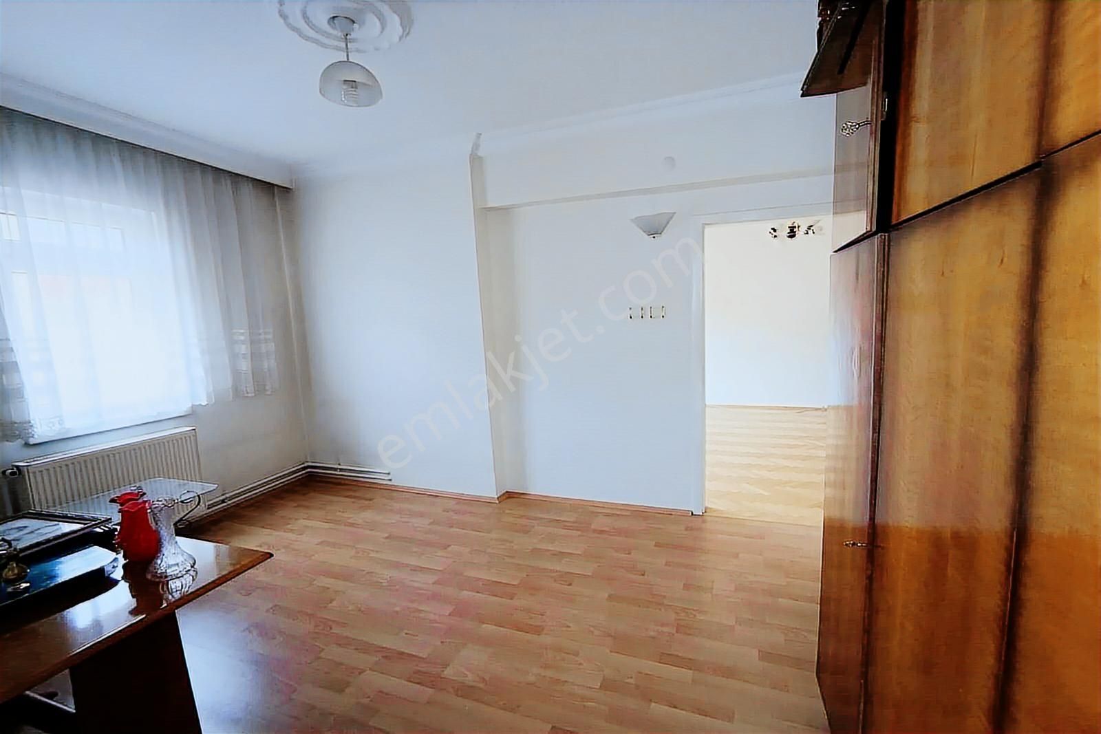 Ufuk Özdemir'den Gazino Ve Metro Yakını 3+1 Daire 1 Kat - Görsel 3