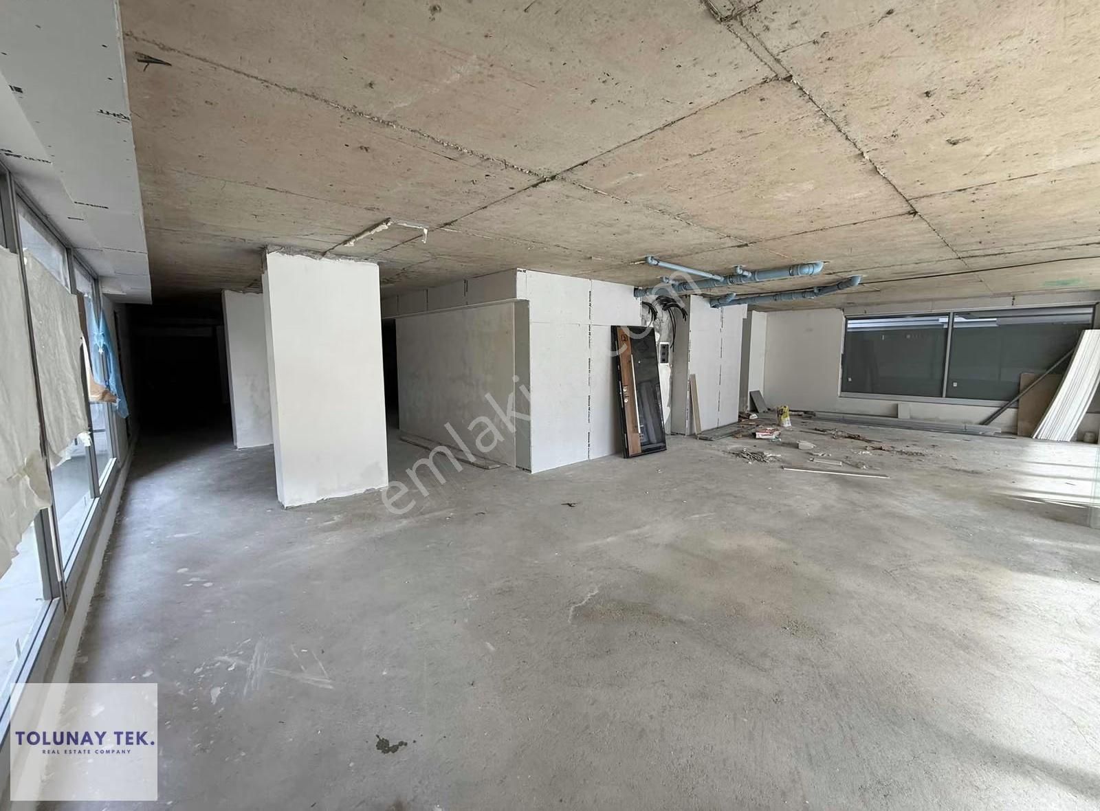 Çengelköy Cadde Üzeri Sıfır 275 M² Kurumsala Uygun - Görsel 12