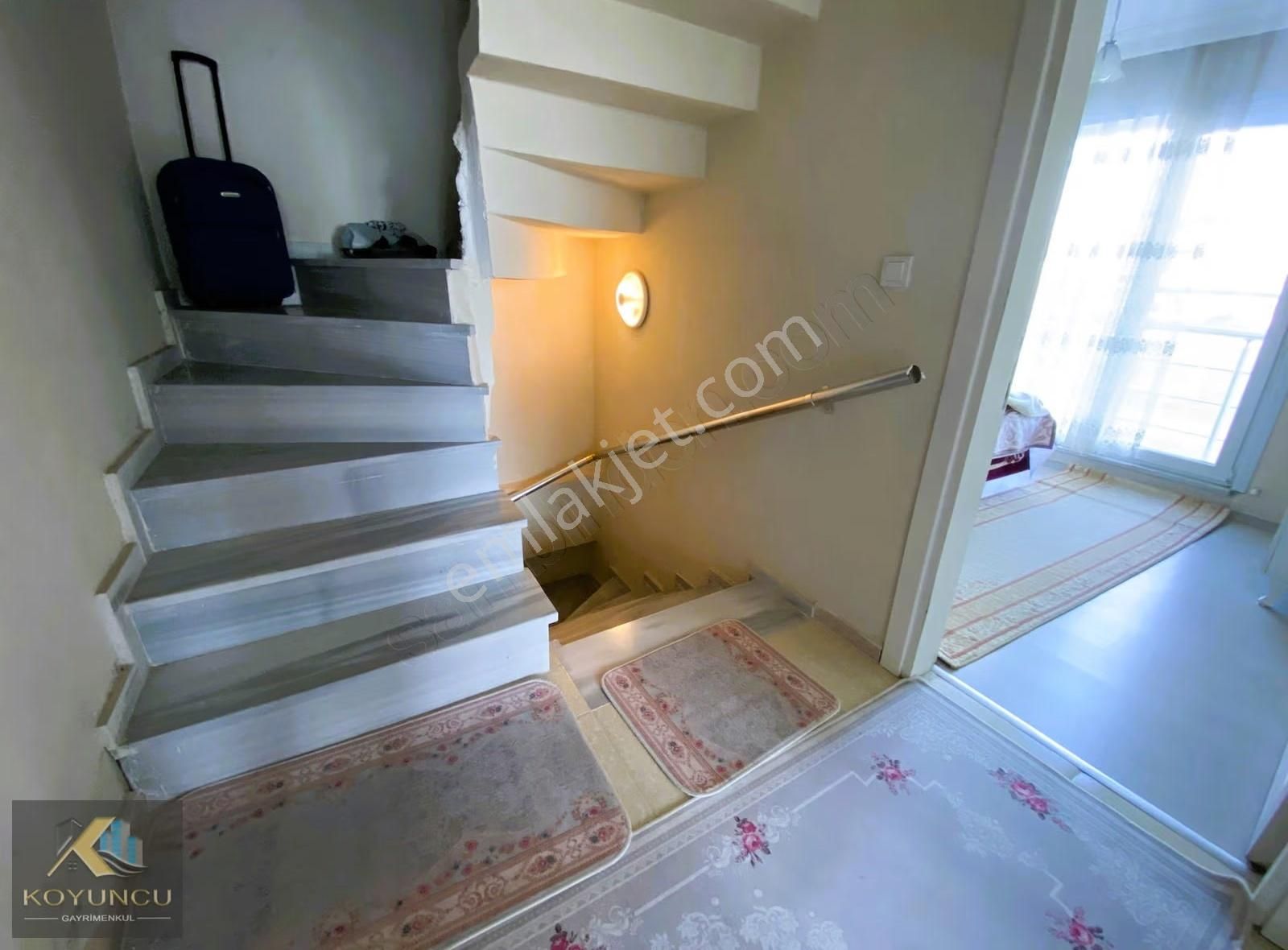 ^^koyuncu Gyrm^^yeniçiftlik'te Köşebaşı Geniş Bahçeli 3+1 Villa - Görsel 15