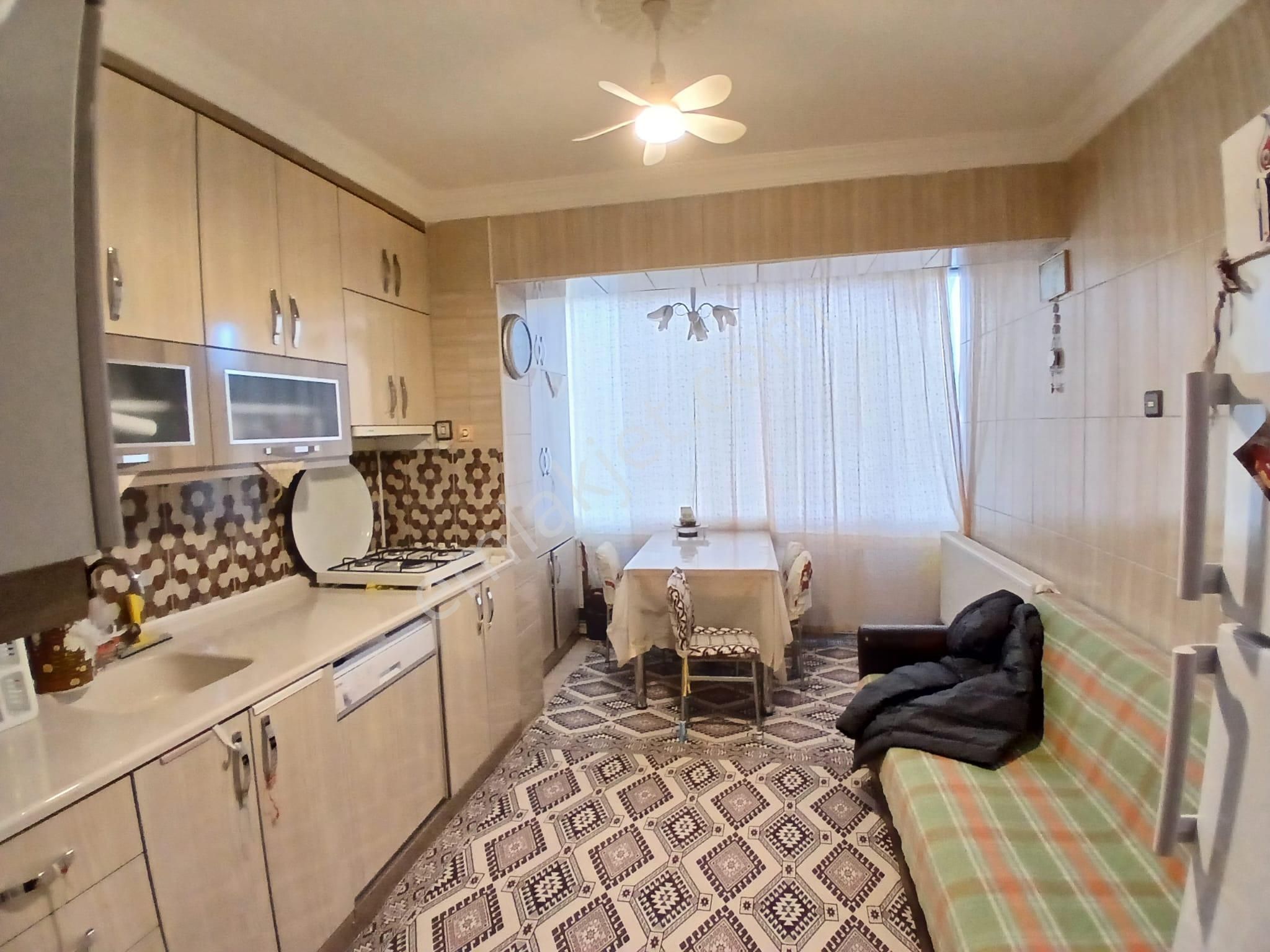 Akçay Emlak'tan Akşehir Jandarma Karakolu Civarında Bakımlı Ara Kat Geniş Satılık 3+1 Daire - Görsel 5