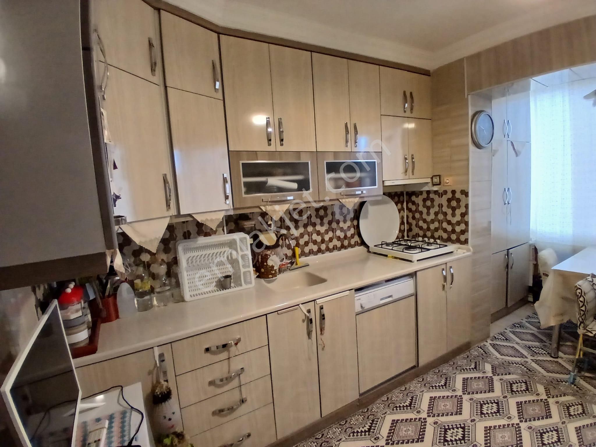 Akçay Emlak'tan Akşehir Jandarma Karakolu Civarında Bakımlı Ara Kat Geniş Satılık 3+1 Daire - Görsel 4