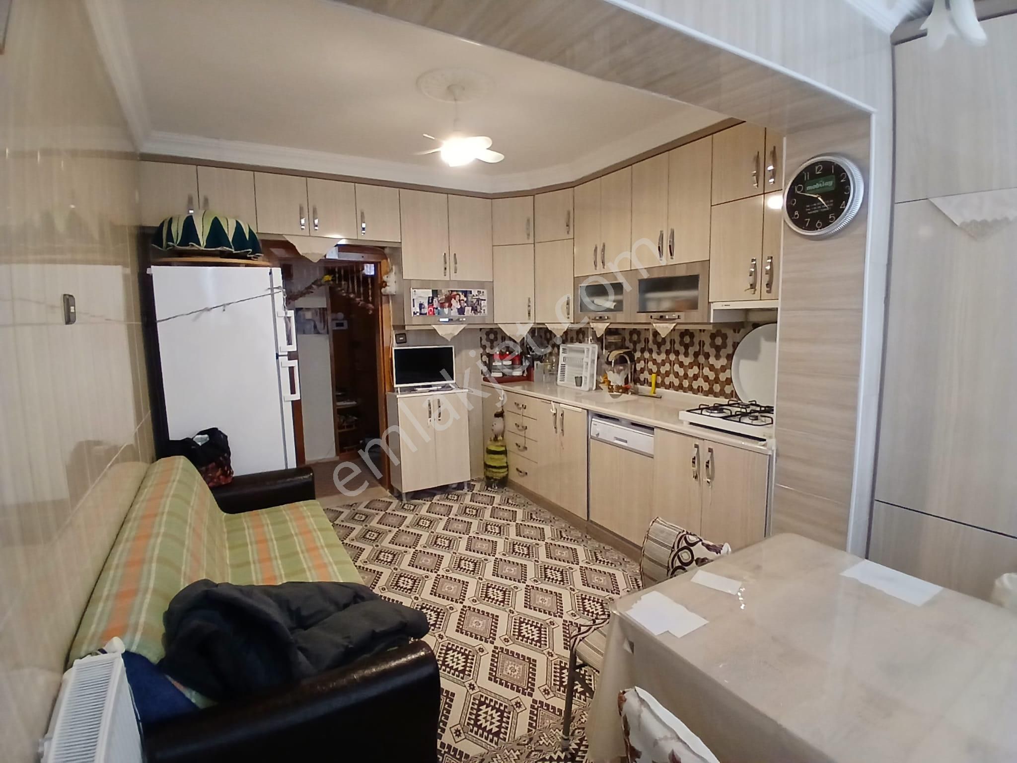 Akçay Emlak'tan Akşehir Jandarma Karakolu Civarında Bakımlı Ara Kat Geniş Satılık 3+1 Daire - Görsel 3