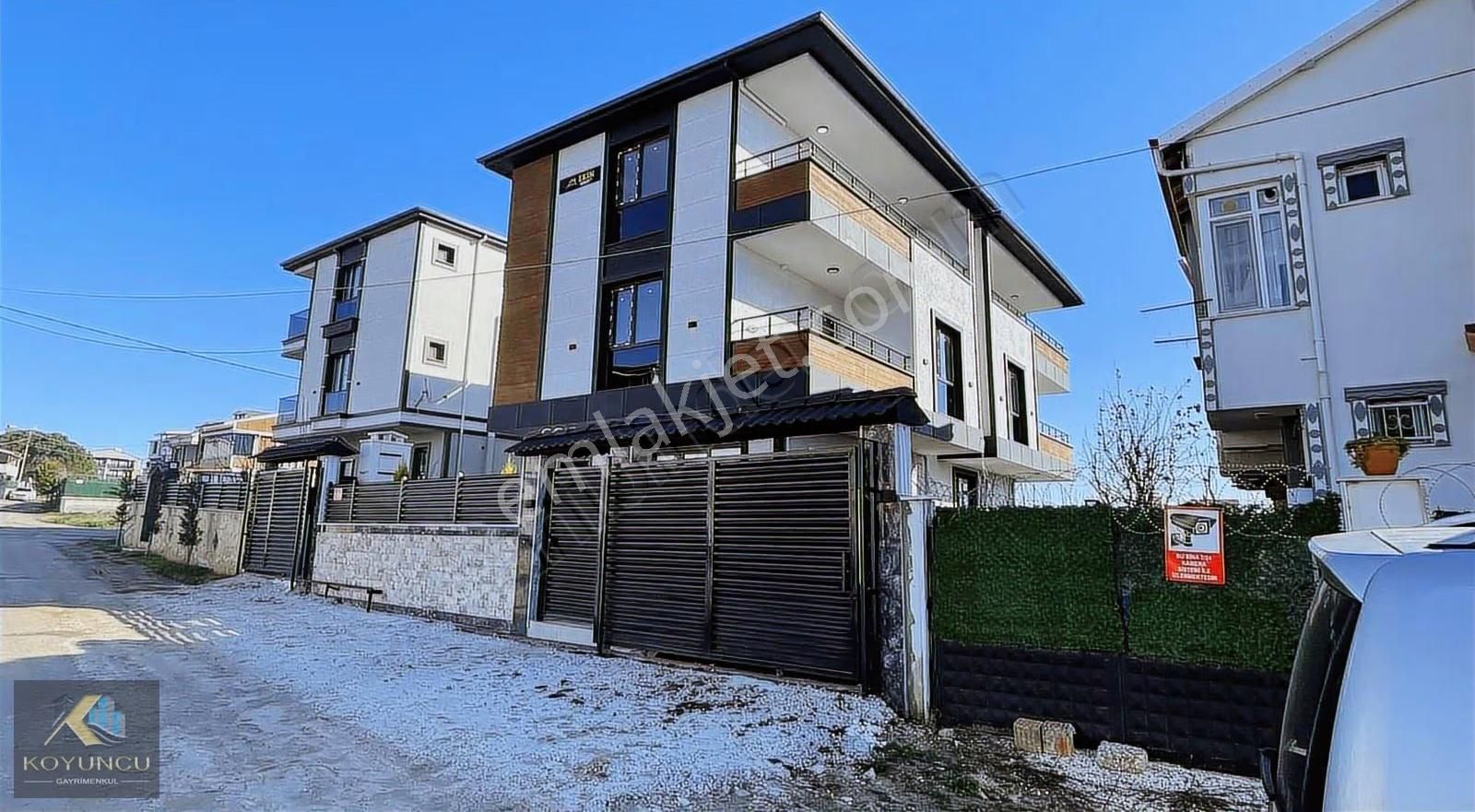 Yeniçiftlik Merkzde Deniz Manzaralı İskanlı Satılık4+1 Lüx Villa